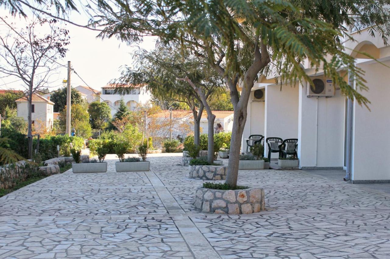 Apartments And Rooms By The Sea Vinjerac, Zadar - 3248 외부 사진