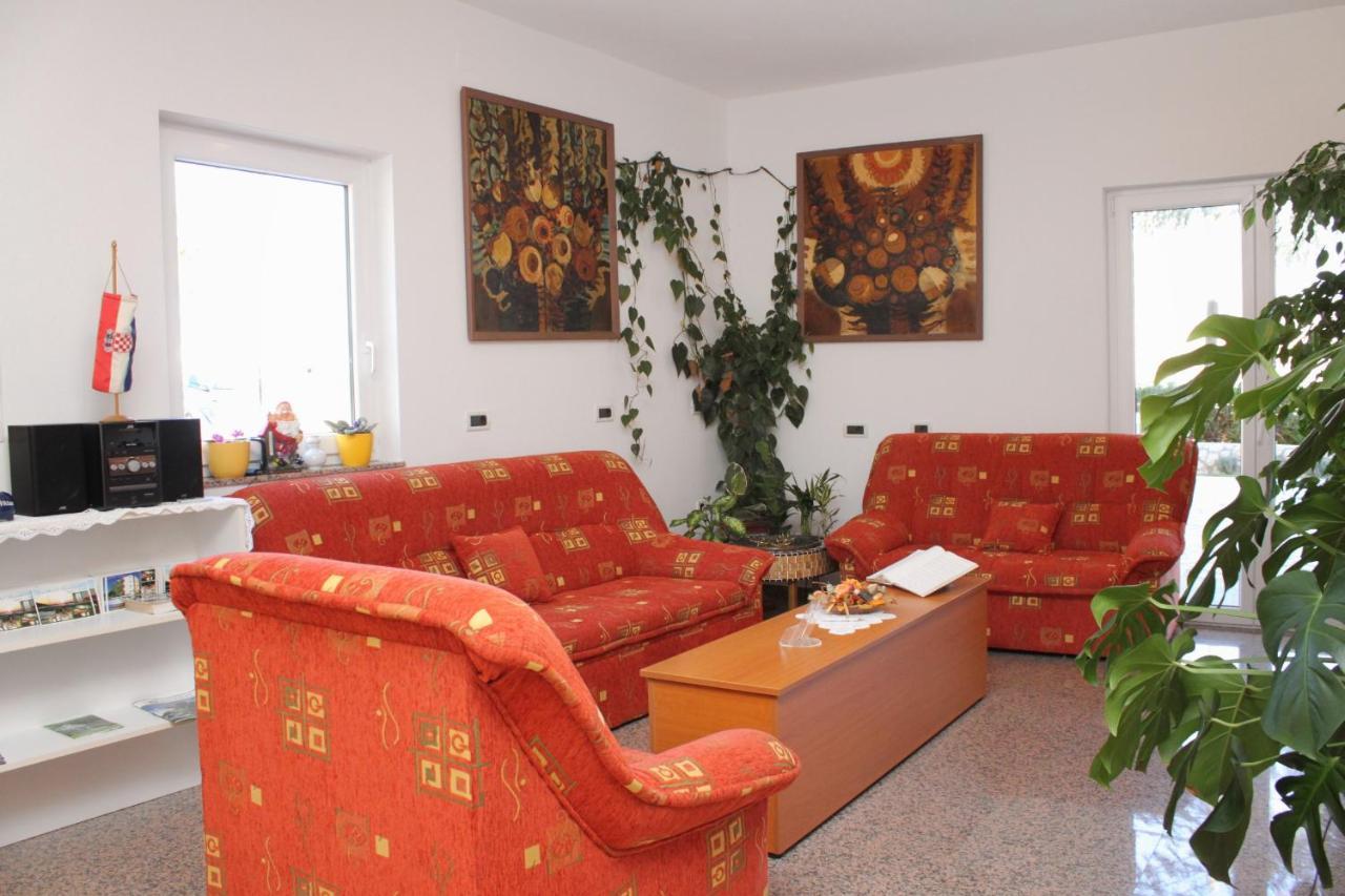 Apartments And Rooms By The Sea Vinjerac, Zadar - 3248 외부 사진